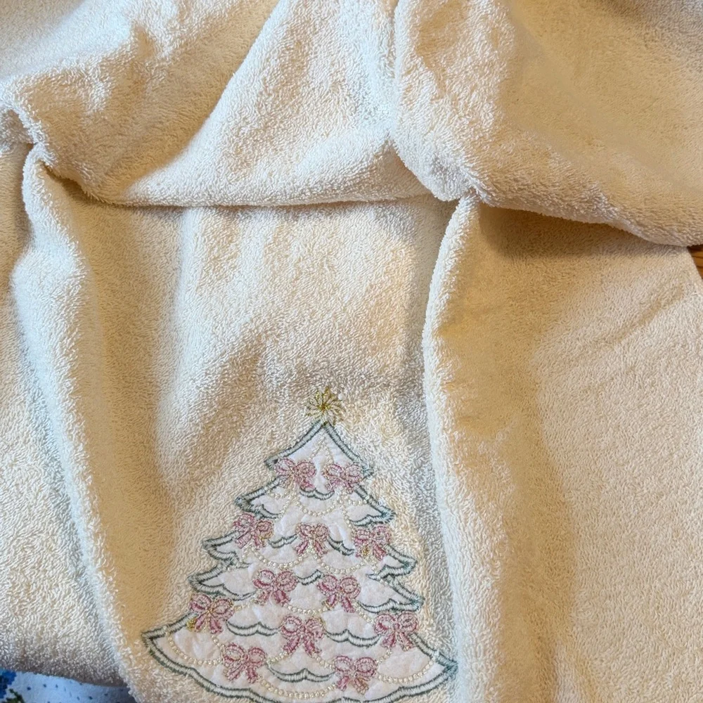 Vintage Christmas Tree Embroidered Towel Set